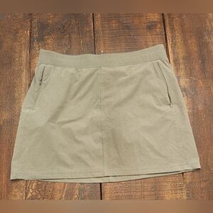 Women's Kuhl Performance Skirt. Size M. Green. Shorts Lining.